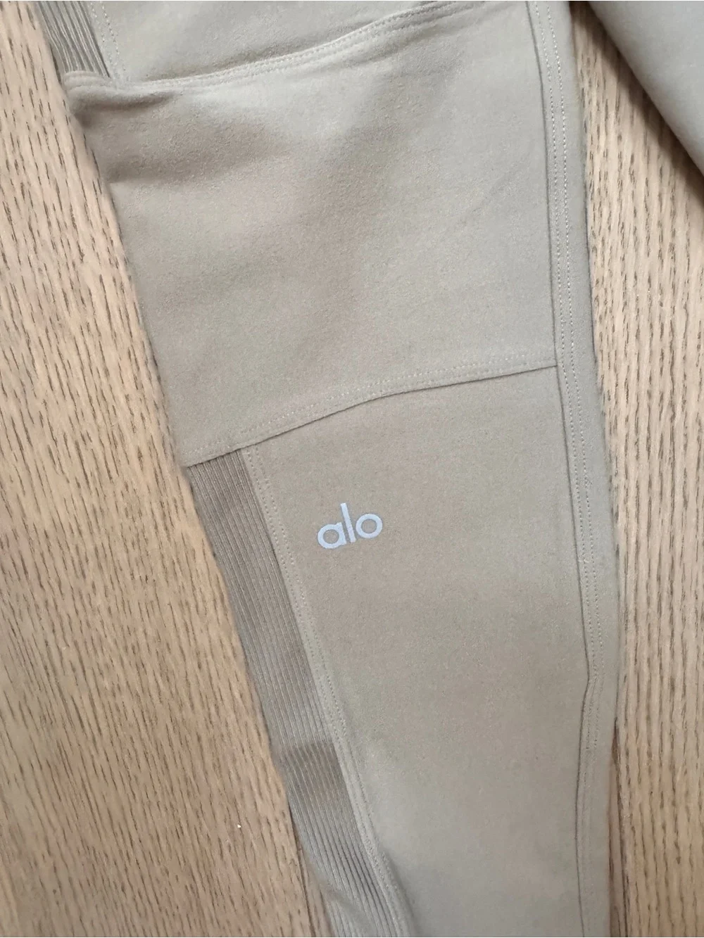 ALO Yoga Women's Leggings in Light Beige